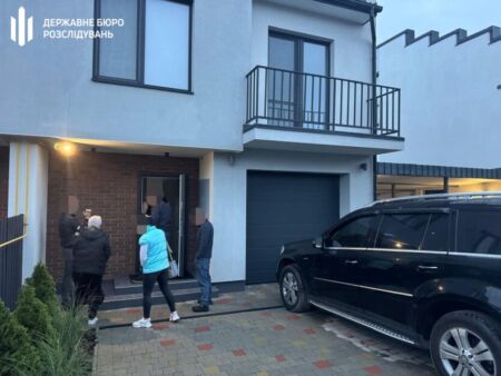 Будинок на тещу, Mercedes на батька: корупційна схема керівника Львівського ТЦК