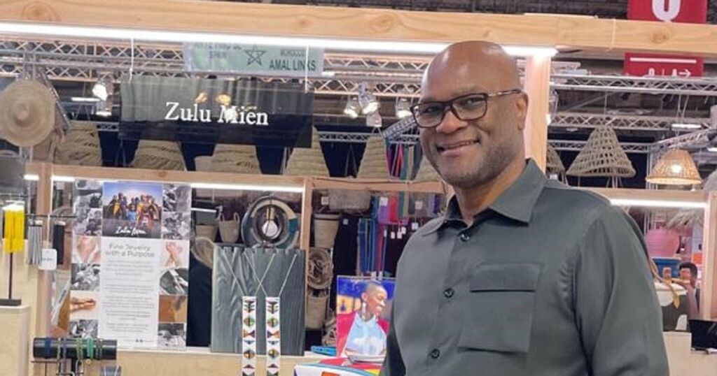 У Парижі посол вистрибнув з 22-го поверху готелю: що про нього відомо