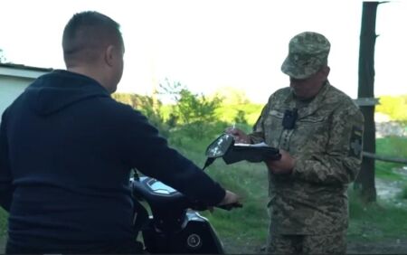 Як, коли та хто може вручати повістки: в ТЦК пояснили оновлені правила