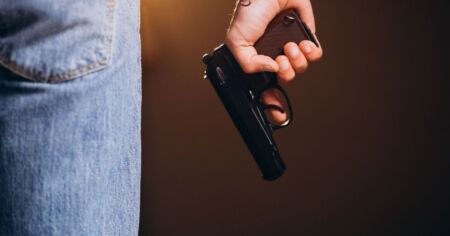 На Кіровоградщині чоловік під час перевірки документів стріляв у поліцейських, є поранені