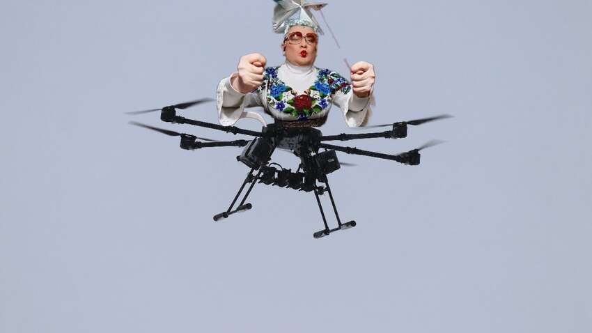 Нова культурна зброя: пісні Сердючки лунають з дронів, які атакують окупантів