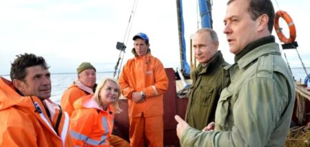 Біля Путіна знову помітили таємничу жінку: хто така “агент Корнетто”