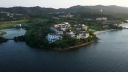 Чоловік відвідав “місто мільярдерів”, де діють власні закони та можна робити все, що заманеться