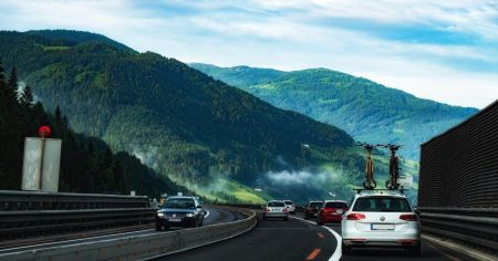 Подорож у Карпати на авто: гід із безпечного керування та типові помилки водіїв