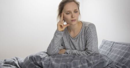 Норма чи проблема: чому більшість людей прокидається щоночі о 3:00