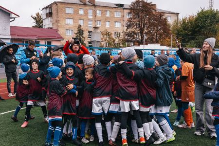 Футбол як терапія: Павло Журило та Betking Foundation дарують усмішки дітям в Ірпені