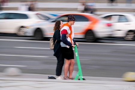 Тротуари повертаються пішоходам: Рада готує заборону для електросамокатів