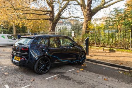 Досвідчений механік пояснив, чому ніколи не купить собі електромобіль