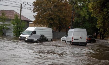 Шторм та сильні дощі: в Одесі закликали готуватися до погіршення погоди