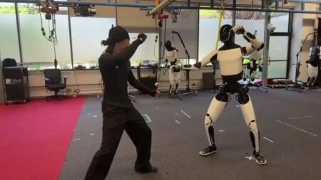 Ілон Маск показав, як його робот Tesla вчить кунг-фу і підірвав соцмережі