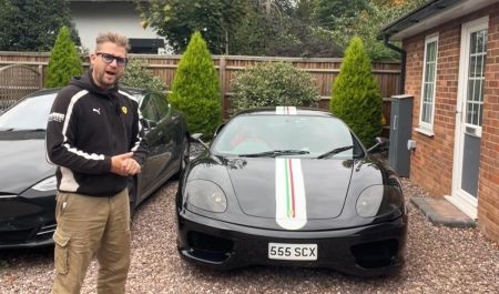 Блогер 9 місяців відновлював спорткар Ferrari, але все перетворилося на катастрофу