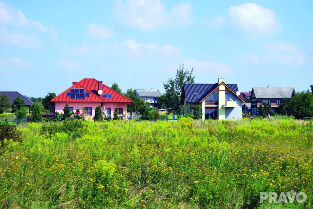 Мільйонні штрафи за зайвий поверх: Як українським селянам уникнути покарання за самобуд