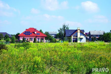 Мільйонні штрафи за зайвий поверх: Як українським селянам уникнути покарання за самобуд