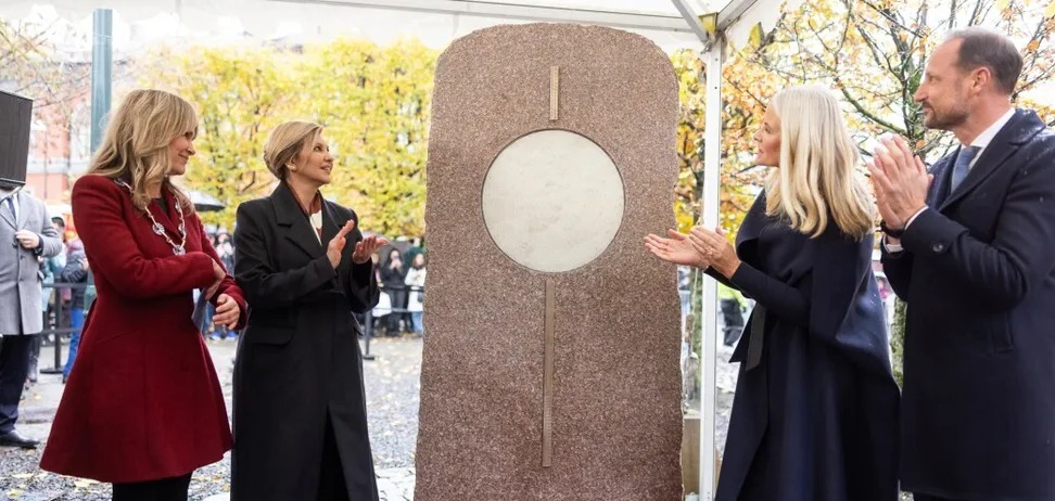 У столиці Норвегії відкрили пам’ятник доньці Ярослава Мудрого. Фото і відео