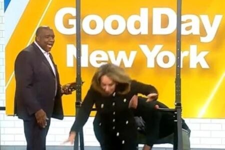 Курйоз у прямому етері: у США 67-річна ведуча впала під час підтягування