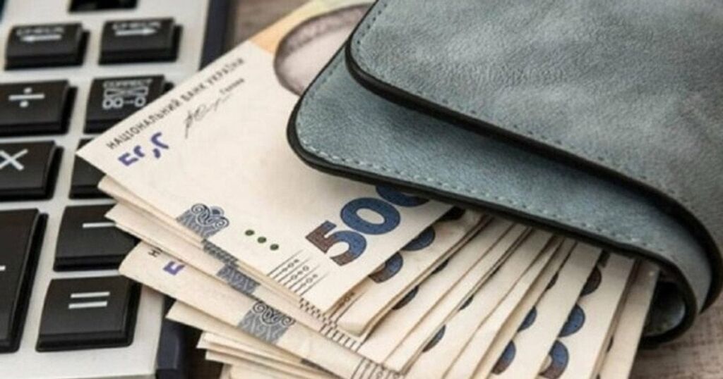 Скільки потрібно заробляти для комфортного життя в Україні: думка фінансиста