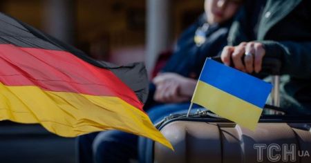 Уряд Мерца готує закон про скорочення виплат українцям в Німеччині — Politico