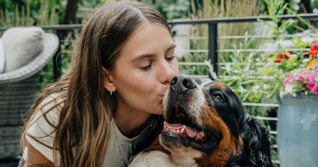 Завдяки цим тваринам жінки старіють повільніше: нове дослідження