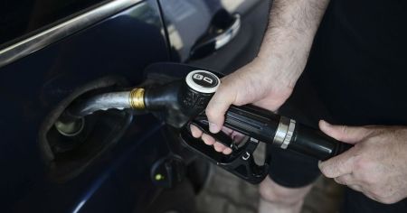 Автомеханік назвав помилку, яка перетворює 95-й бензин у баку на 92-й