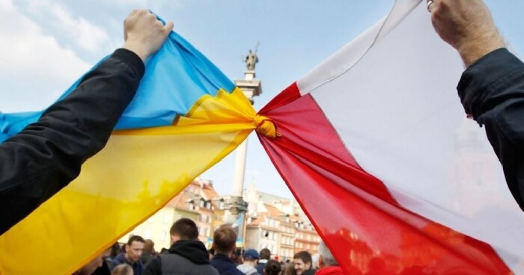 Польща “на межі”: у Варшаві заявили, що більше не можуть приймати українців