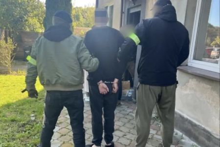 У Польщі затримано чоловіка, який підпалював автівки з українськими номерами