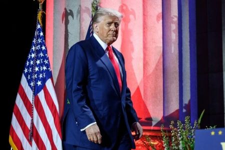 Поведінка Трампа викликає занепокоєння: фейки, дивні заяви та скандальні промови