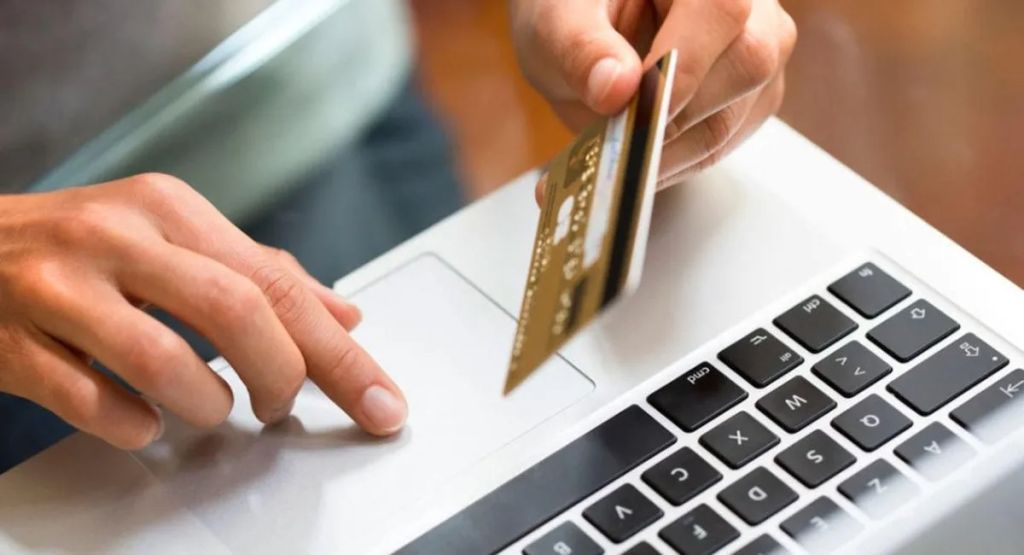 В одному з українських банків зникли гроші з рахунків померлих клієнтів: що кажуть у поліції