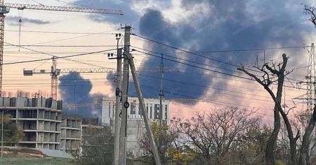 Дрони влаштували ранкову “бавовну” в Криму: уражено ТЕЦ і нафтобазу