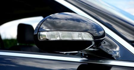 Прихована функція в сучасних авто: як закрити вікна без запуску двигуна