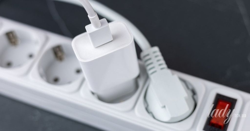 Безпечний дім: 8 речей, які ніколи не можна підключати до подовжувача