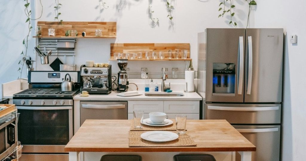 Що робити, щоб електроприлади не виходили з ладу через стрибки напруги – поради