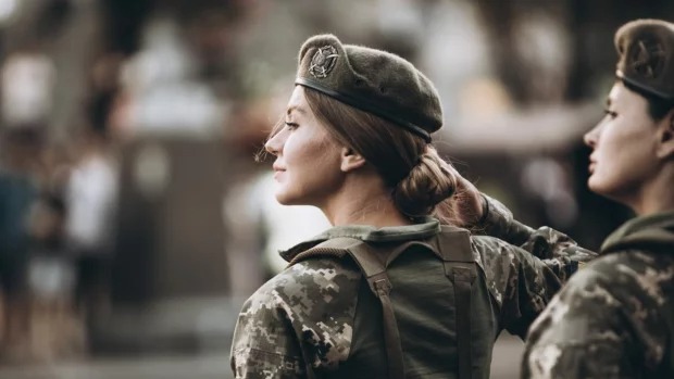 Мобілізація жінок в Україні: адвокат пояснив, кому ТЦК можуть надіслати повістки