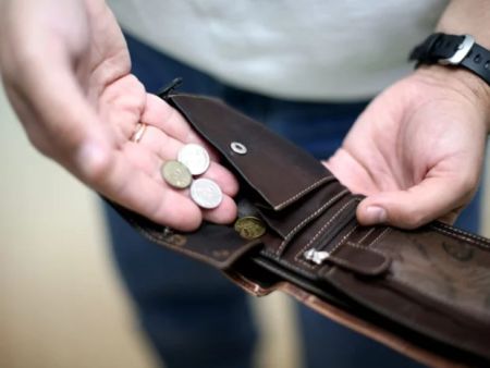 Скасування 10 копійок може зменшити зарплати: українців попередили