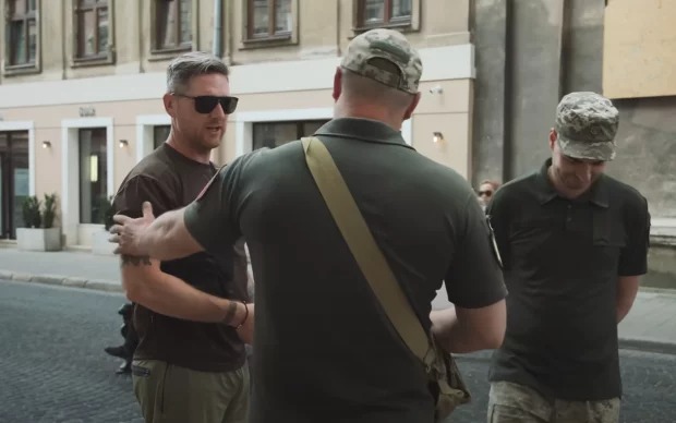 Повернення ухилянтів на Батьківщину: ТЦК запрошують працювати на вулицях Польщі