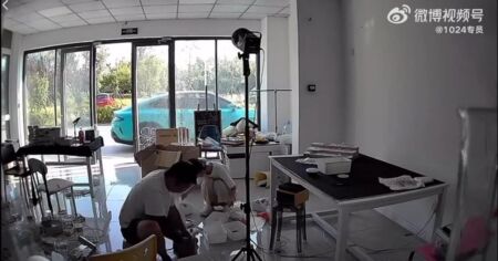 Новий електрокар сам завівся і поїхав геть від господаря (відео)