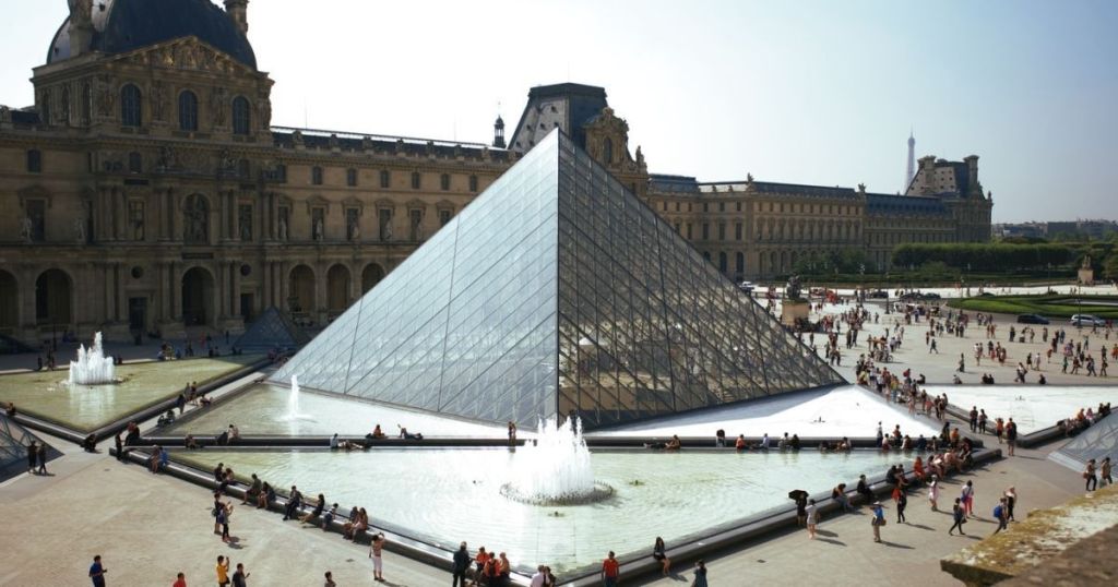 Приголомшлива сума: Озвучено вартість викрадених скарбів із Лувру