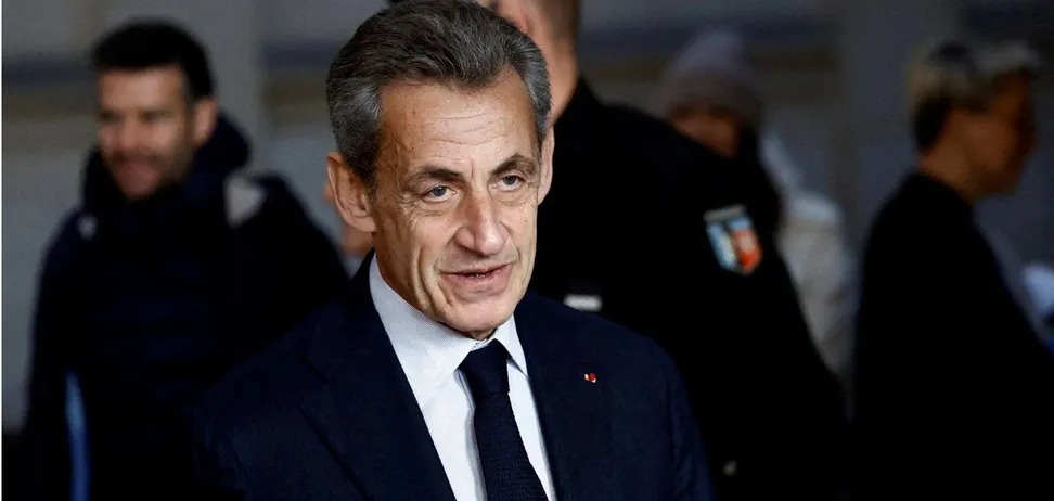 Будуть чергувати цілодобово: Саркозі у в’язниці надали охорону з двох поліцейських