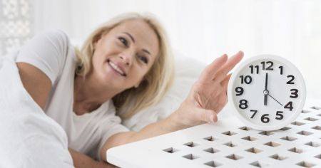 Чому з віком люди прокидаються все раніше без будильника: пояснення експертів