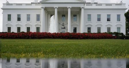 “Пшонка-стайл”: кадри Овального кабінету Трампа викликали хвилю обурення