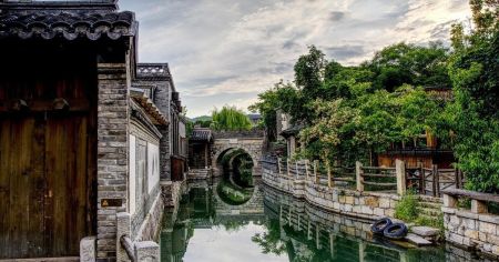 Жінка купила будинок, а те, що вона знайшла за подвір’ям, стало вірусним у мережі