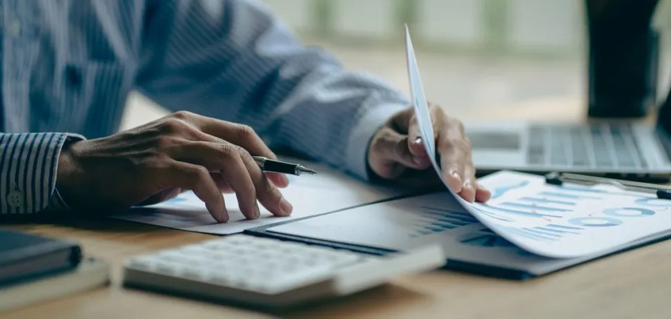 Гроші автоматично списуватимуть із карток: в Україні готують нові правила стягнення податкових боргів