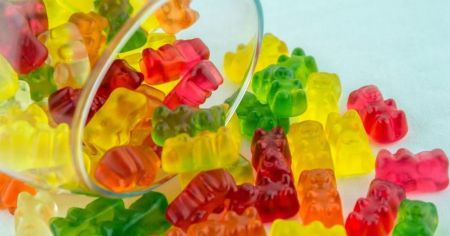 Чоловік з’їв 3 кг желейок за 3 дня: що з ним сталося потім