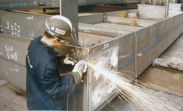 Українцям, які працюють у Польщі, можуть відмовити у лікарняних виплатах: хто ризикує не отримати грошей