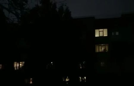 Чому в одних будинках вимикають світло, а в інших – майже ніколи: у Міненерго дали вичерпну відповідь