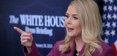 “Твоя мама”: у Білому домі по-хамськи відповіли на запитання про вибір місця зустрічі Трампа з Путіним