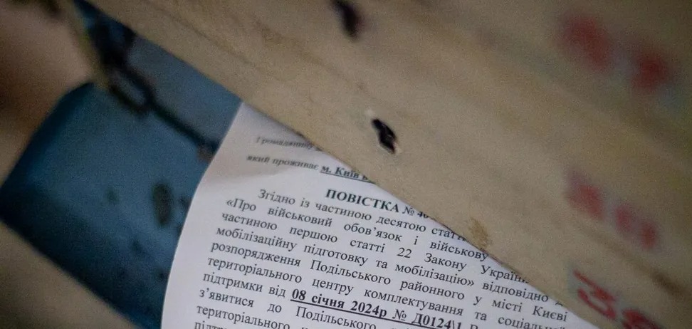 Чи можуть українцям вручати повістки за кордоном: докладне пояснення