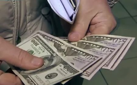 Валютні коливання з’їдять усі заощадження: коли найвигідніше купувати долари та євро