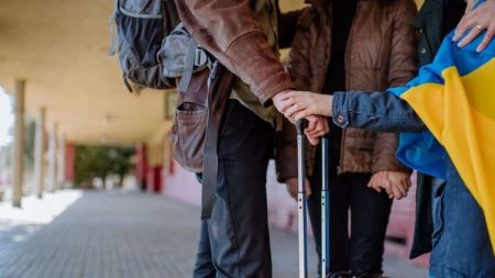 ЄС припиняє тимчасовий захист українських біженців: коли дедлайн