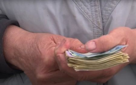 Соцвиплати не покриють навіть інфляцію: кому уріжуть пенсію та субсидію