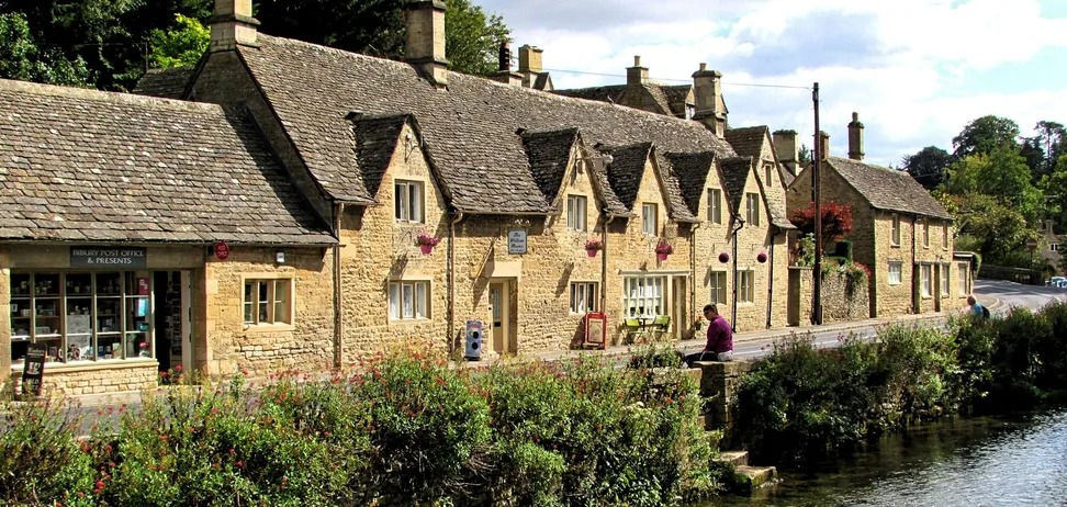 Де розташоване найкрасивіше у світі село і чому жителі його ненавидять